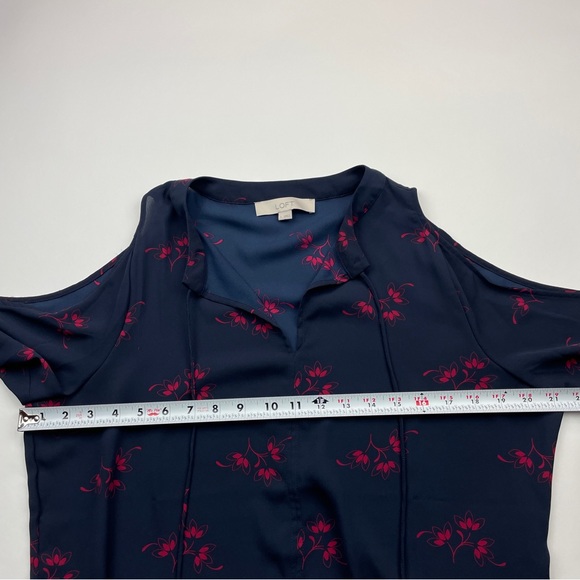 LOFT Women's Size Large Cold Shoulder Blue Floral Long Sleeve V-Neck Blouse - Picture 11 of 14
